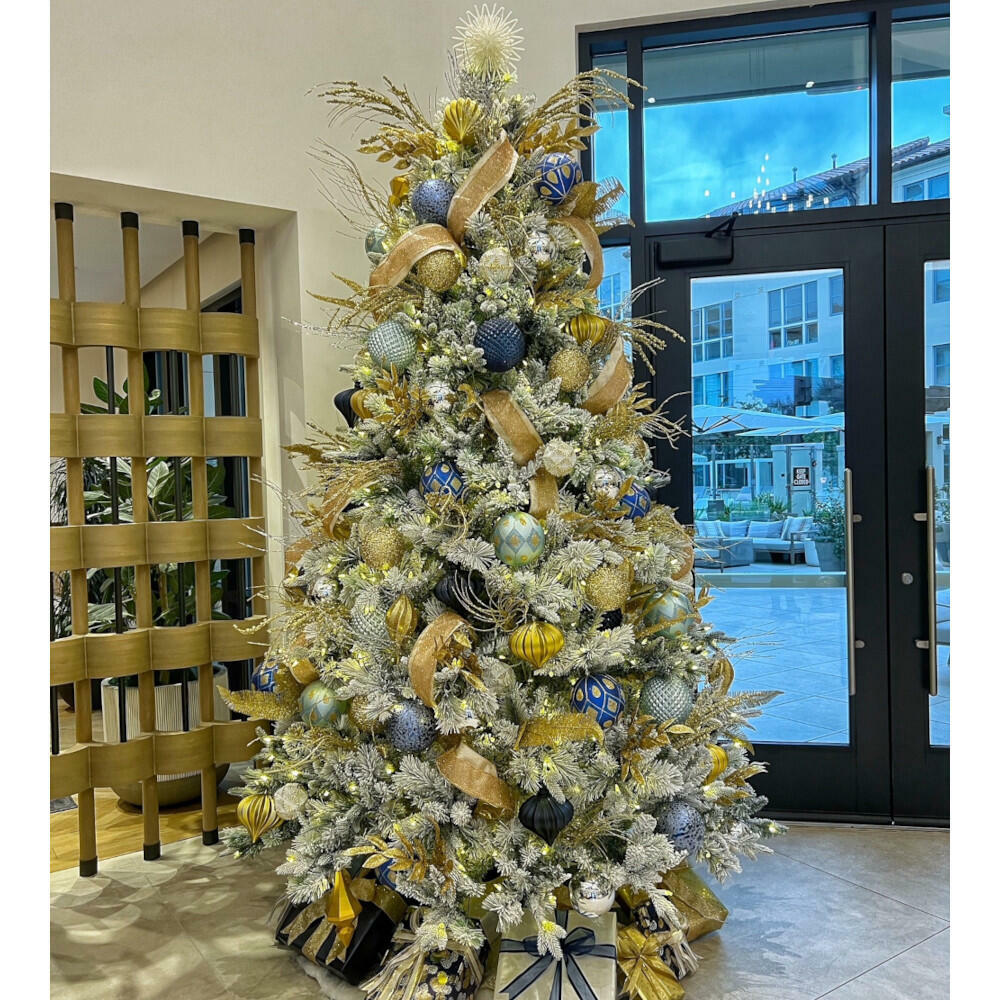 Book Holiday Decor 2026