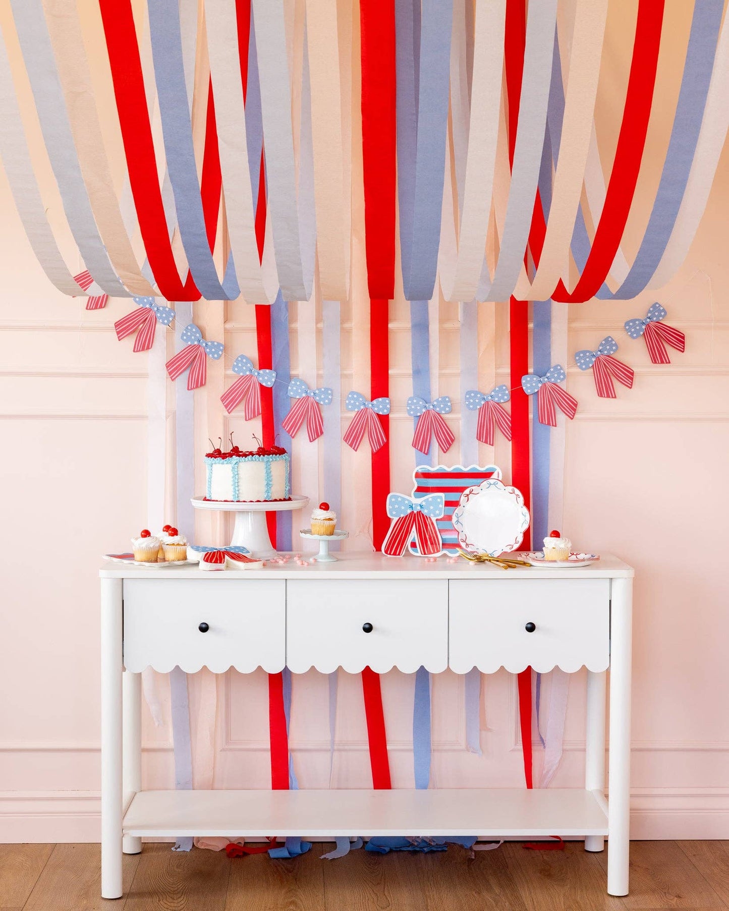 BAM1240 - Bow Edge Paper Plate - 8"