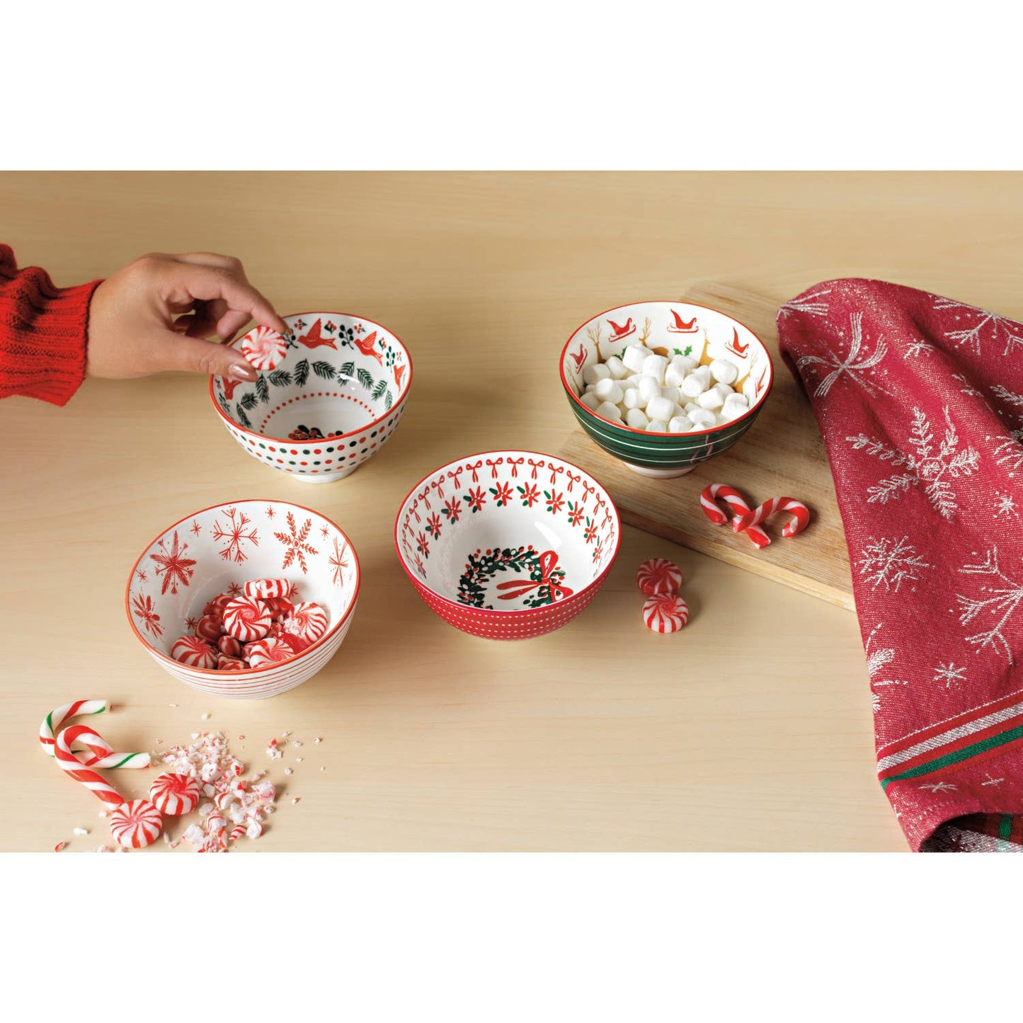 Wreaths Stamped Christmas Bowl 4 Inch