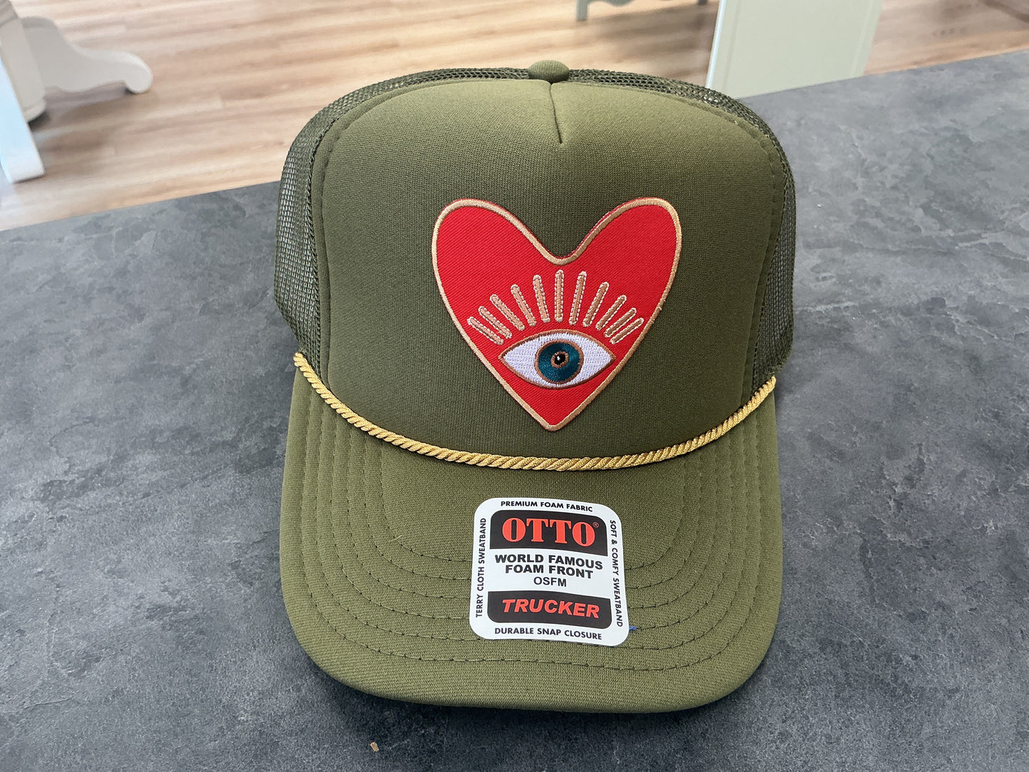 Heart eye hat