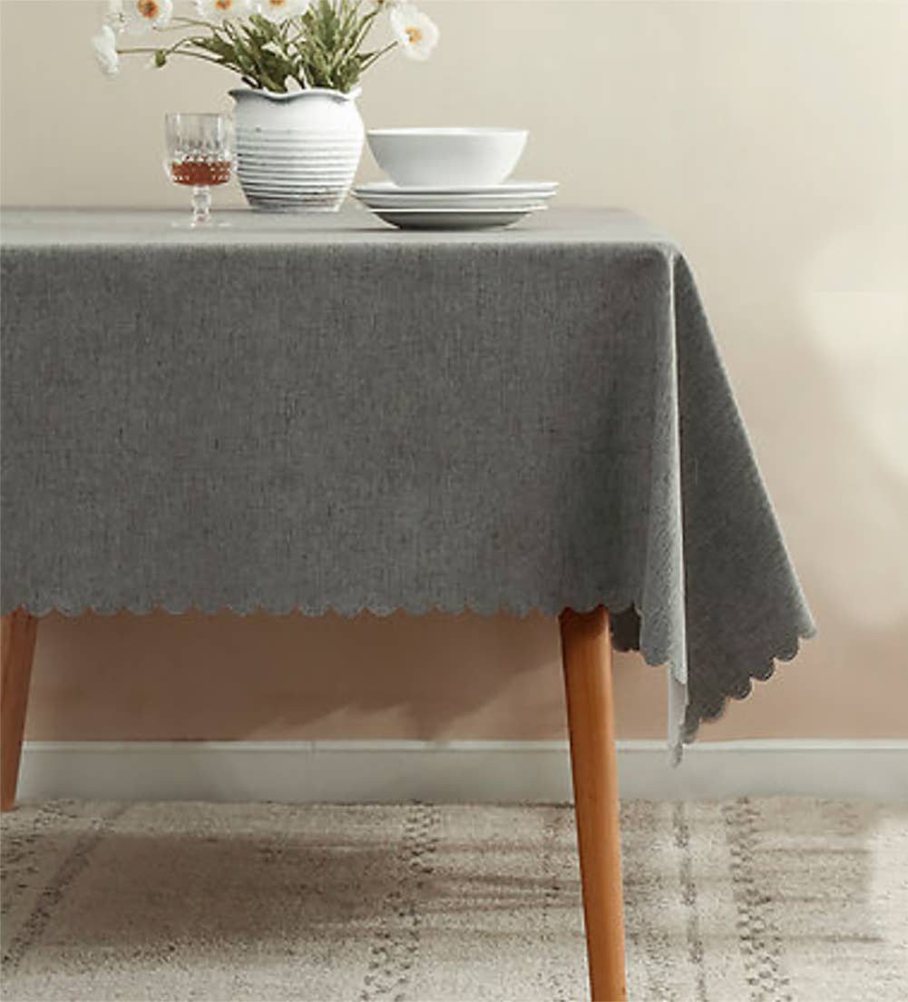 Scalloped Trim Wrinkle-Free Heat-Resistant Tablecloth