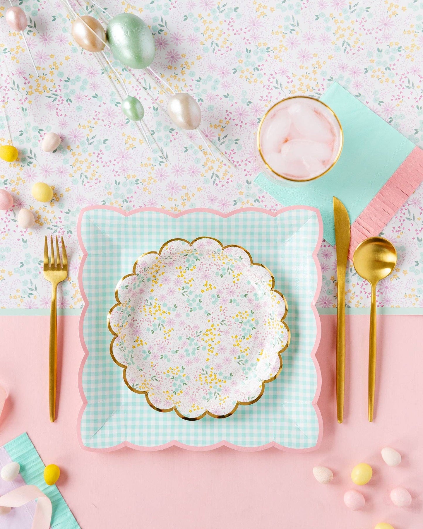 PGB943 - Ditsy Floral Round Scallop 7" Plate