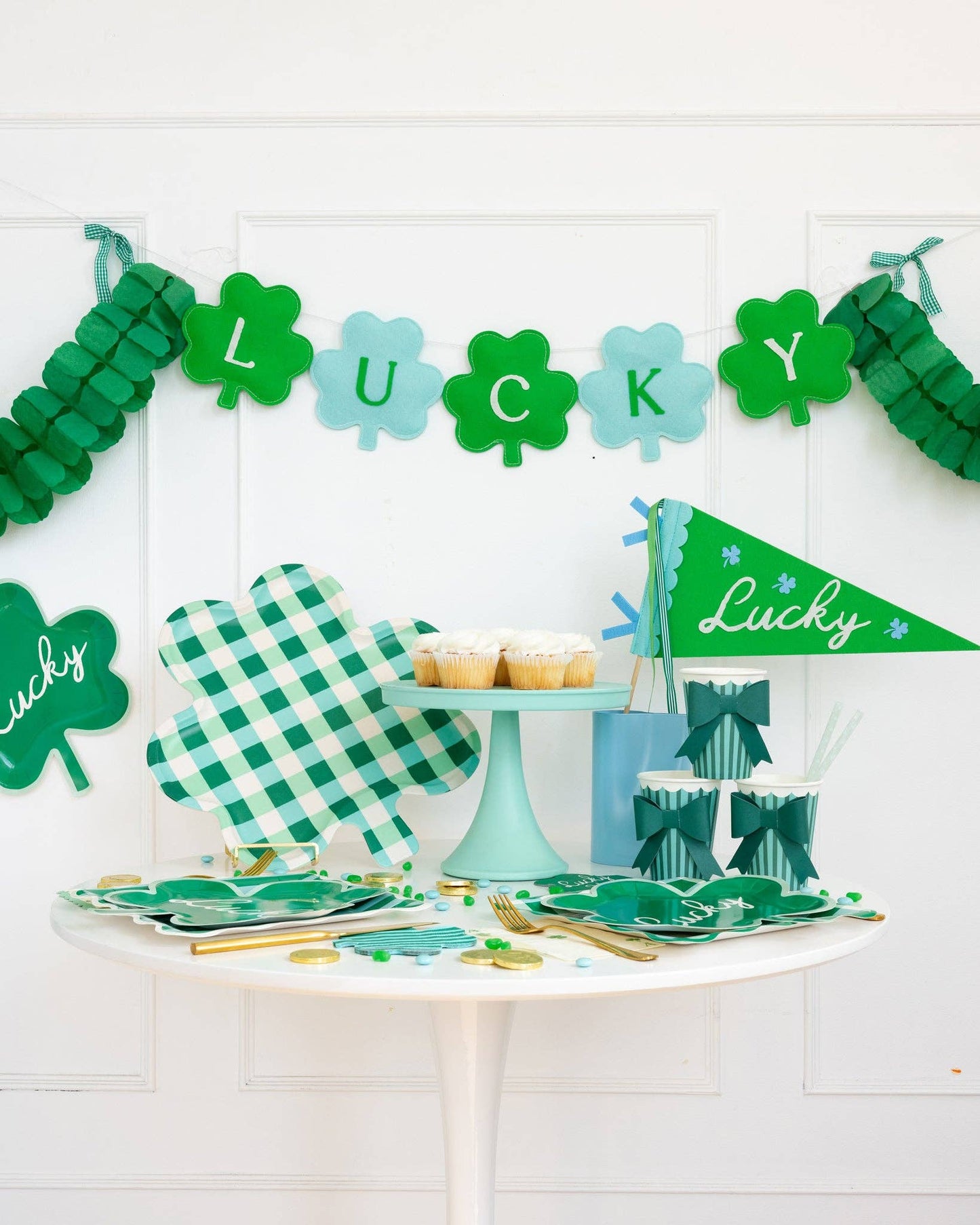 SPD1202 - Lucky Felt Banner