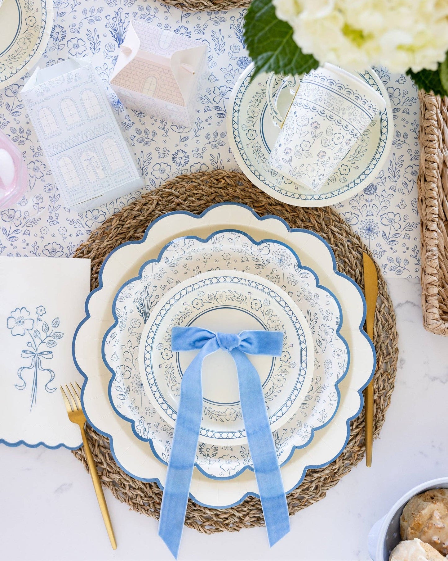 PEM1040 - Pembroke Floral 7" Paper Dessert Plate